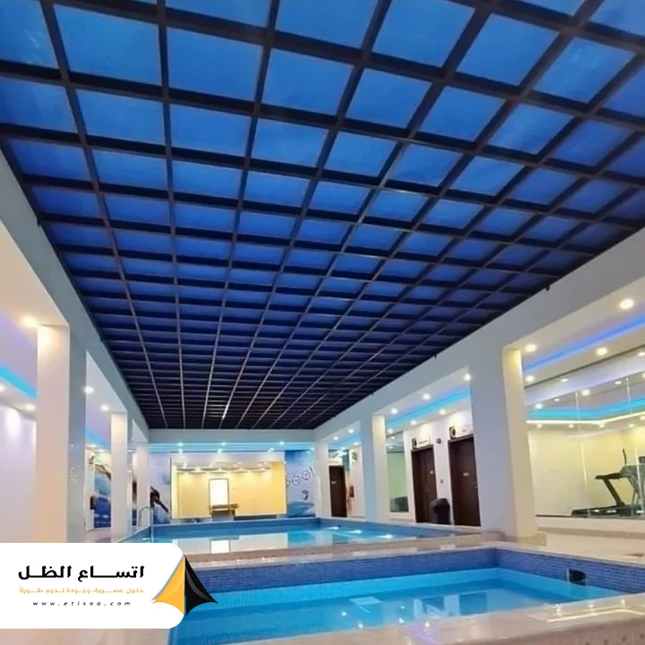 مظلات مسابح نصف شفافة